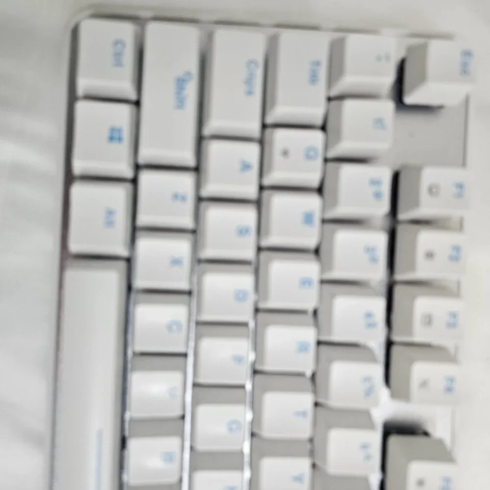 Dareu EK807G – TKL Wireless Mechanical Keyboard white raised keys, works great